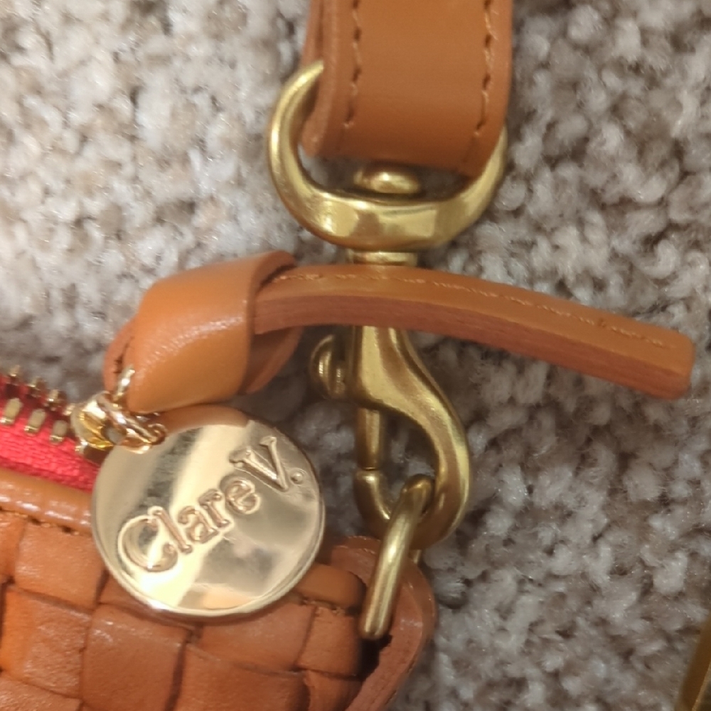 Clare v. Moyen Messenger Petite - Picture 5 of 8